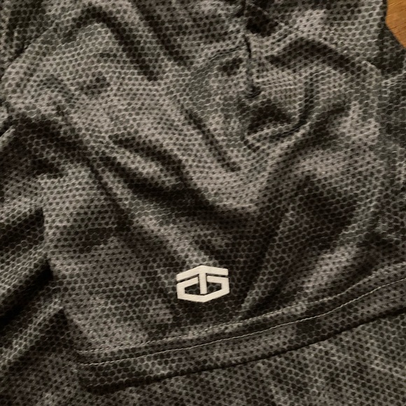 Men’s Size Large TapOut Black Camo Shirt - Picture 10 of 11